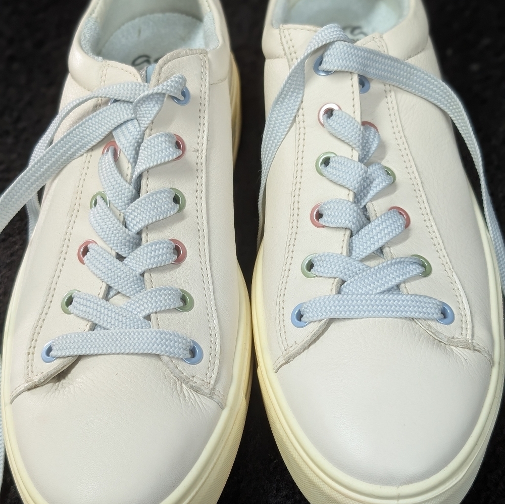 Ara Courtyard Sneakers Women's Size 7.5. Brand-new But Discoloration On Soles...